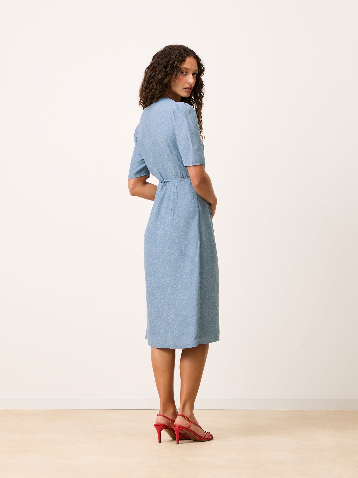 Rouje IENA ネイビー 花柄 ラップドレス 34 GABIN DRESS Blue wrap midi dress with lace – Gabin | Rouje