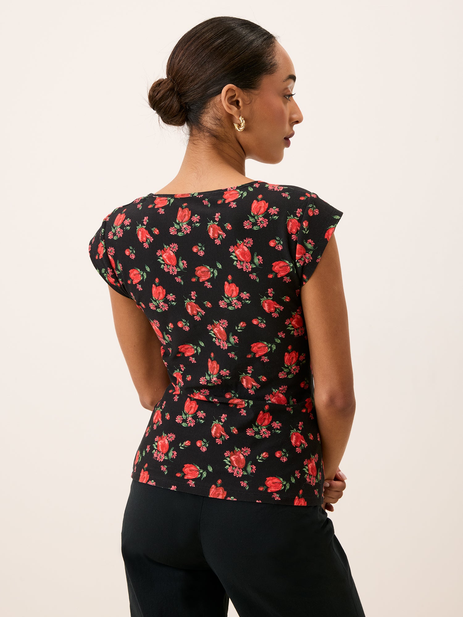 Black floral print T-shirt – Yuna | Rouje