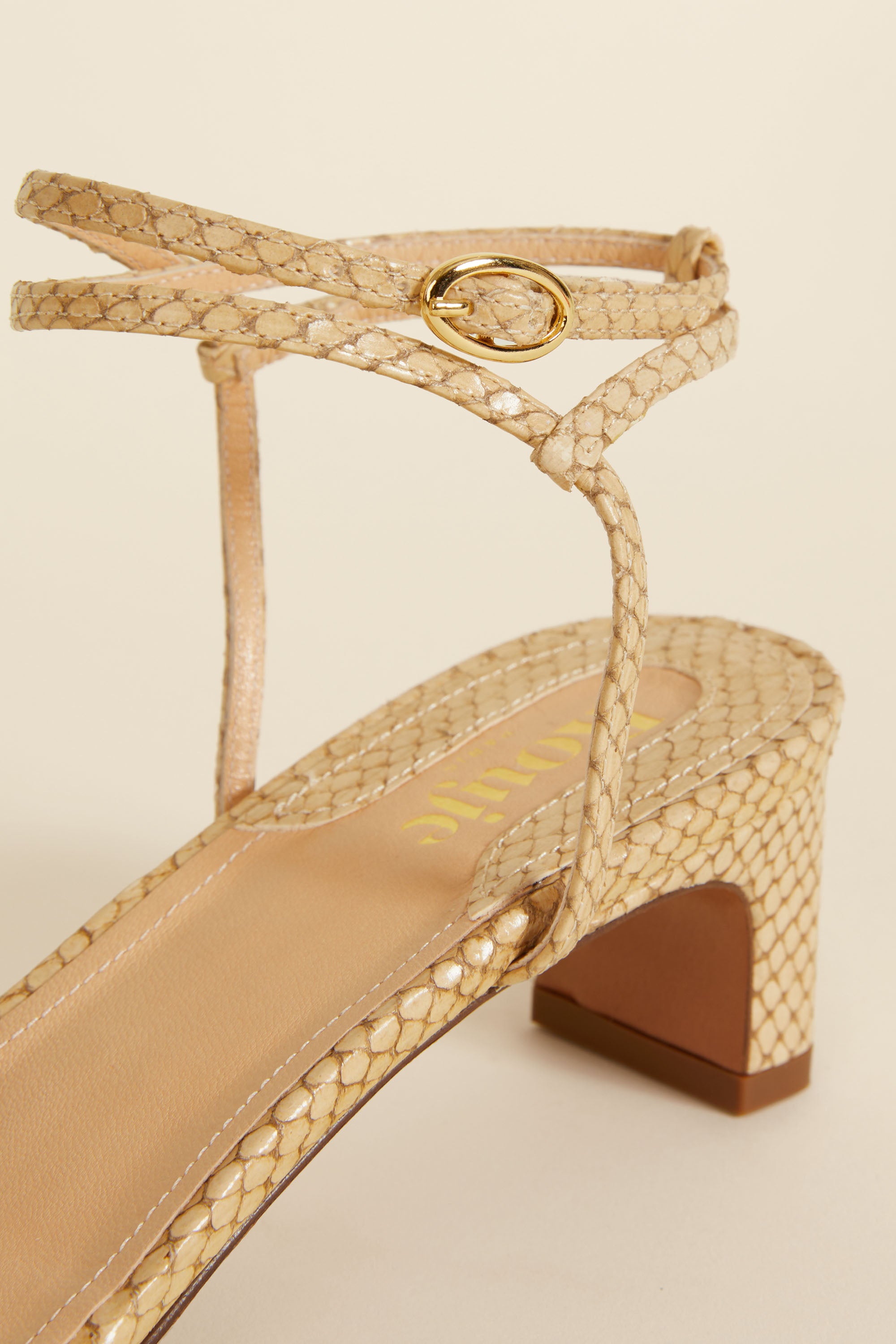 YOLAINA sandals