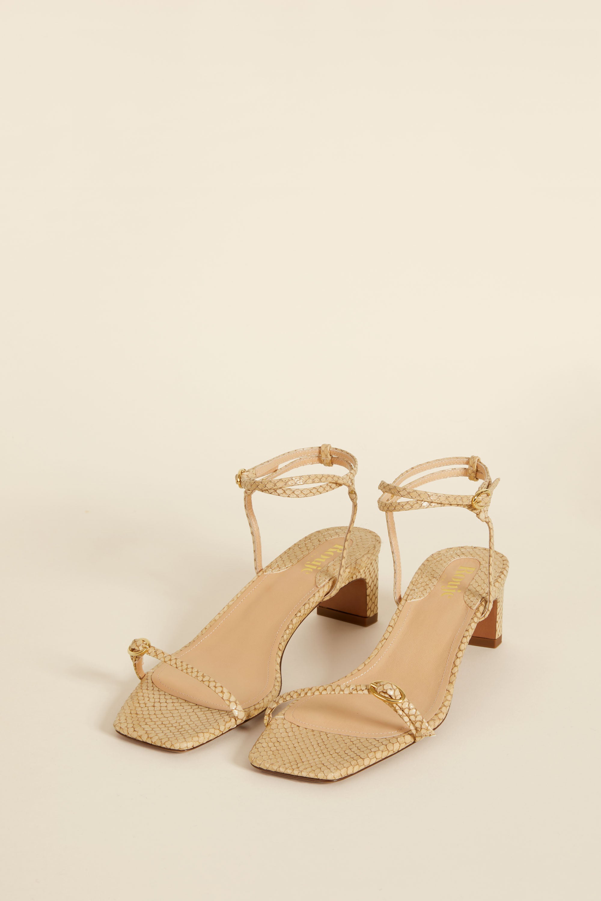 YOLAINA sandals