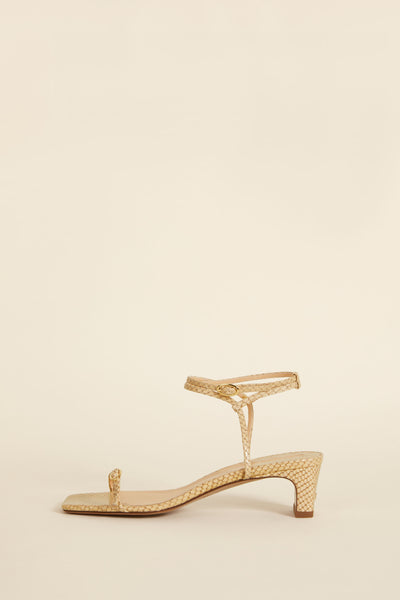 YOLAINA sandals